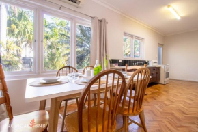 The Barra Retro 3 Bed Unit Walk To Foreshore